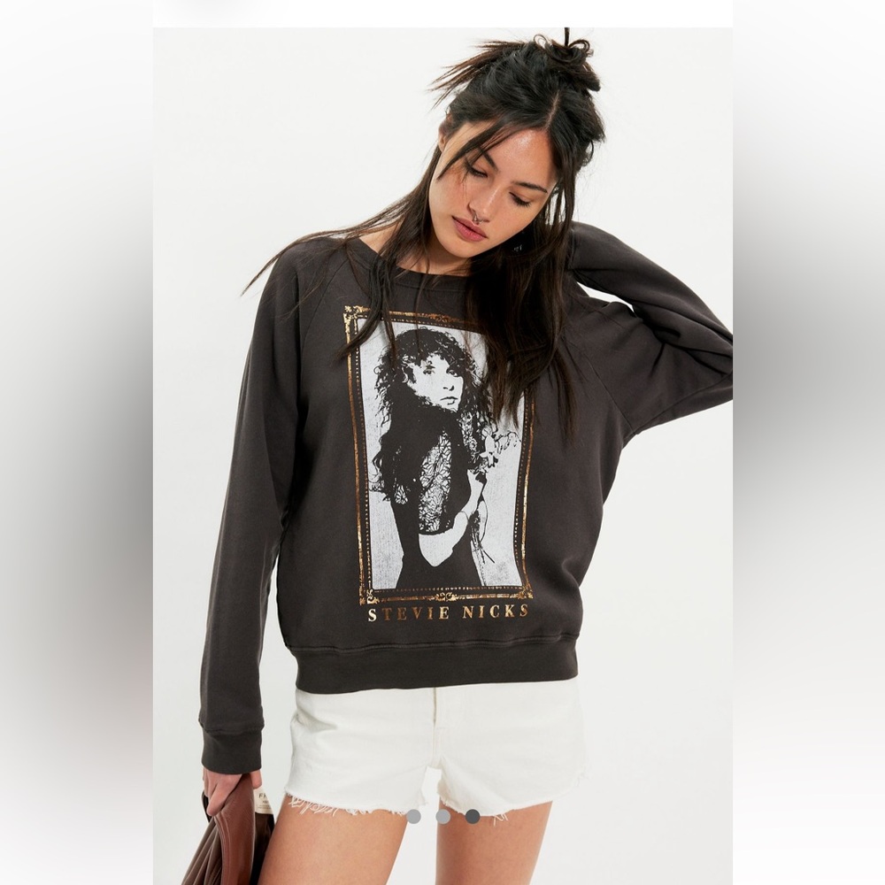 NWT Daydreamer Stevie Nicks Orchid Bouquet Graphic Raglan Sweatshirt